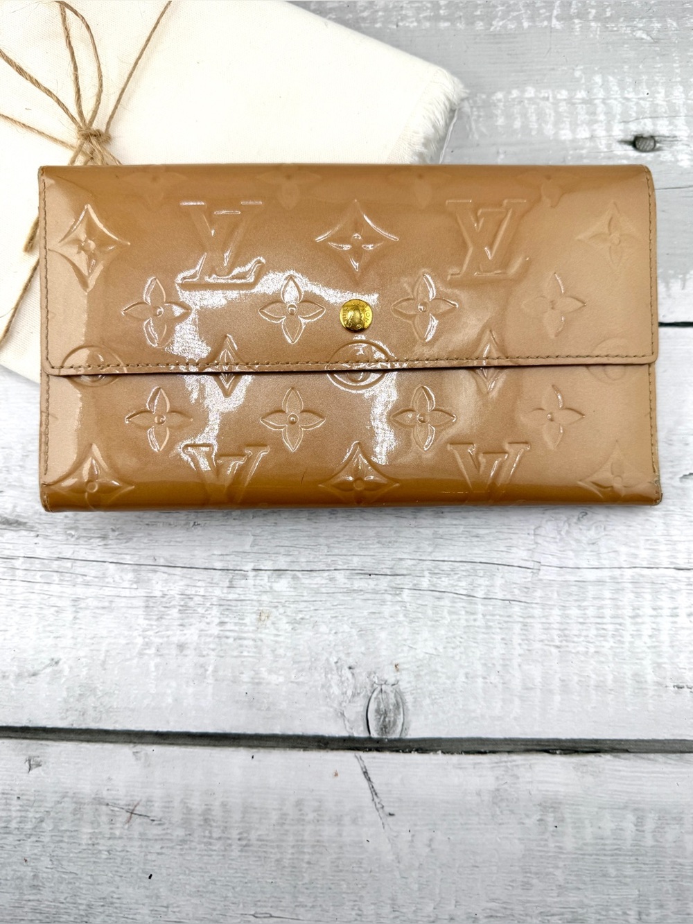 AUTHENTIC Louis Vuitton wallet. Tan.